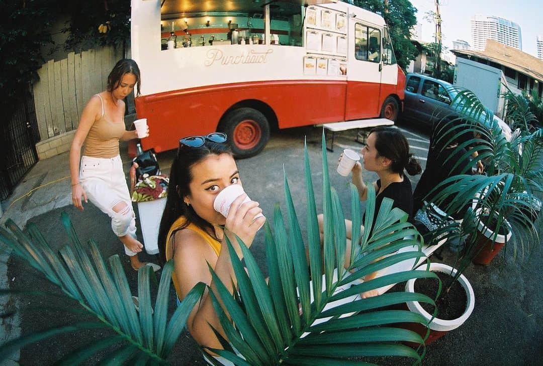 Punchbowl Coffeeさんのインスタグラム写真 - (Punchbowl CoffeeInstagram)「Thirsty Thursday😄 こちらで営業してます！ I’ll be set up here! 234 Beachwalk Drive 10am-8:30pm . . . . . . #waikiki #hawaii #alamoana #coffee #cafe #punchbowl #crusininparadise #beach #surf #art #film #nikon #f3 #kodak800 #hario #syphon #hariojapan」5月24日 6時39分 - punchbowlcoffee