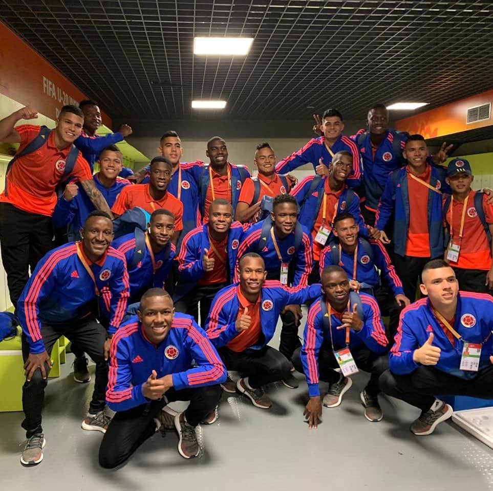 サッカー コロンビア代表チームのインスタグラム：「‪¡La alegría de conseguir los primeros tres puntos. Más unidos que nunca! 👊🏼🇨🇴⚽️‬ ‪#U20WC #MundialSub20 ‬」
