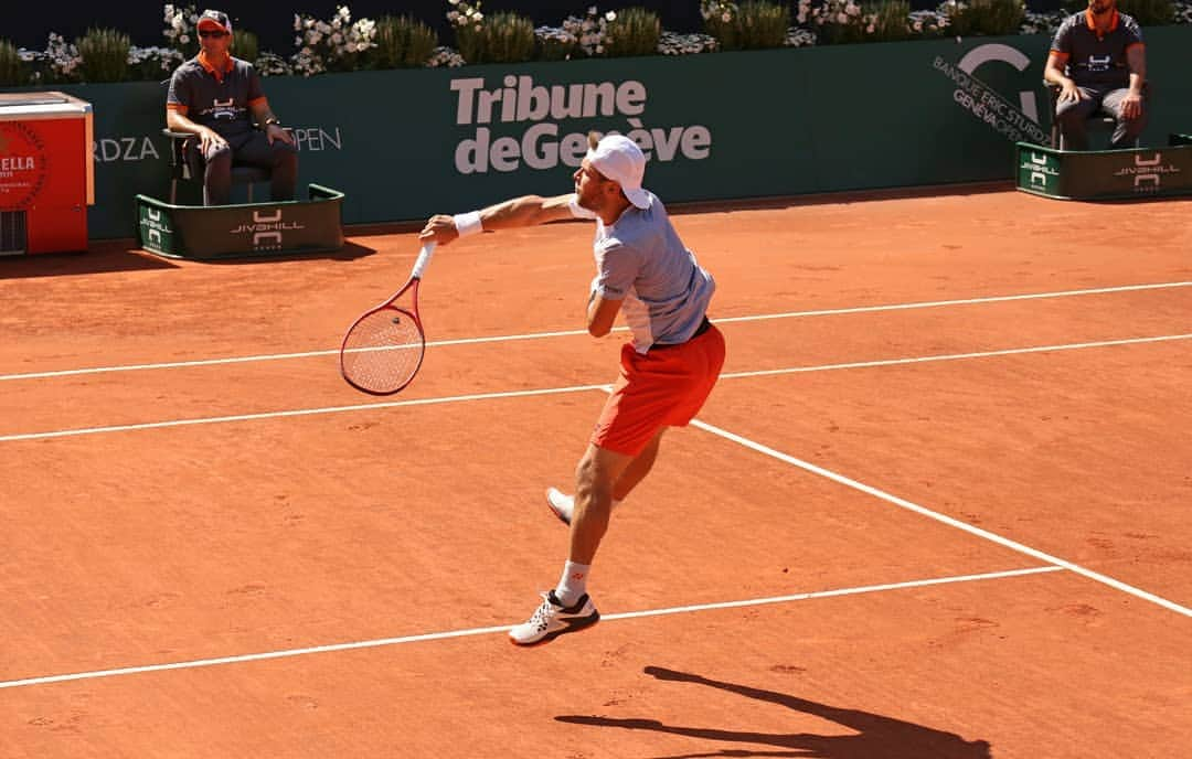 ラドゥ・アルボットさんのインスタグラム写真 - (ラドゥ・アルボットInstagram)「Into the semifinals at @banque_eric_sturdza_genevaopen  Keep it up!  #swiss #tennis #win」5月24日 7時02分 - radu.albot11