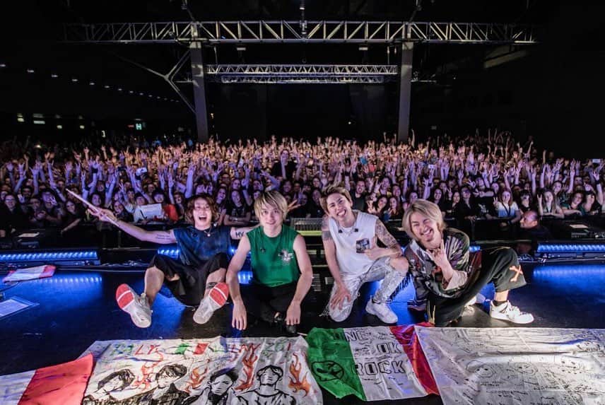 Tomoyaさんのインスタグラム写真 - (TomoyaInstagram)「Milan🔥🔥🔥 You guys are awesome!!!!!😭 Thank you so much Milan!! @jamiecarterfilms 📸  おはようございもぁ〜す  苦しさがあるから、 幸せを感じられる☺️ 今日もありがとう✨  #milan #あと2本で #日本 #🤫」5月24日 7時20分 - tomo_10969