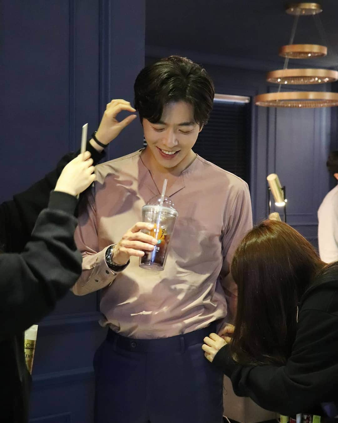 Just a girlさんのインスタグラム写真 - (Just a girlInstagram)「Kim JaeWook,  @jaeuck.kim “Her Private Life” Drama Set Behind-the-Scene 💖 . . . . . . .  #김재욱 #KimJaeWook #그녀의사생활#GeunyeoeuiSasaenghwal #HerPrivateLife#kdrama #koreanactor #koreandrama#koreanboy#맞팔 #셀스타그램 #셀카 #얼스타그램 #데일리 #선팔 #인스타그램  #l4l #f4f  #like4like #ootd  #おしゃれ #オシャレ #いいね返し #フォロー #韓国人 #韓国 #セルカ #自撮り #ファッション #フォロー」5月24日 7時33分 - cecithegirl