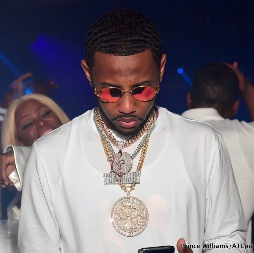 ファボラスのインスタグラム：「Cleanliness is next to Godliness 🙏🏾 [shot by @atlpics]  #MrRugsAllWhiteParty #ATLANTA」
