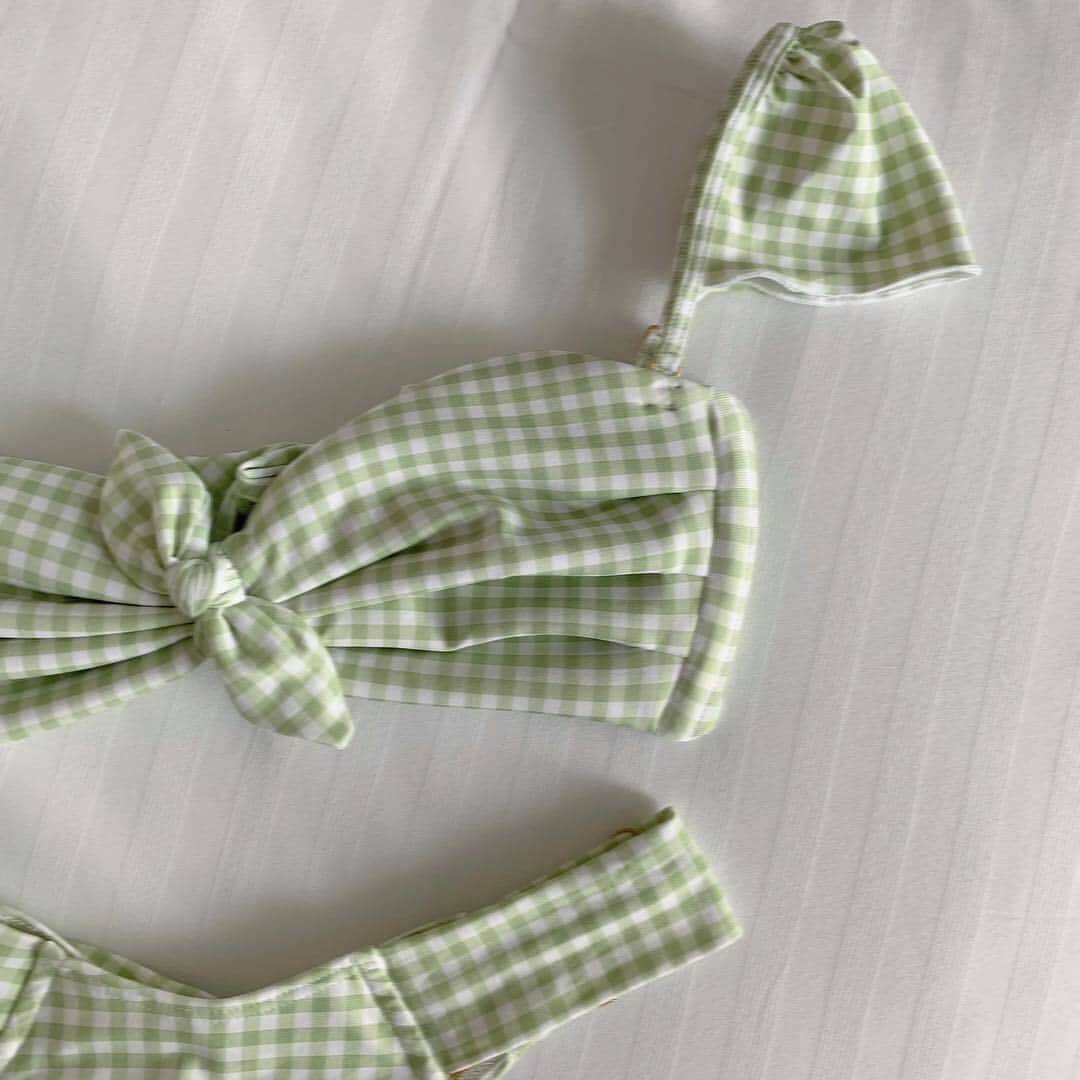 MERYさんのインスタグラム写真 - (MERYInstagram)「. 夏になるまでに水着をGETしましょう♡シンプルなデザインのアイテムから女の子らしいデザインのものなど、様々なデザインが揃っています！ぜひ、お気にいりの水着を見つけてくださいね。 . MERYでは他にも「かわいい」に近づくさまざまな情報を発信しています。 @mery.beauty コスメ・美容に特化した情報をお届け♡ @mery_spot 話題のカフェやお出かけスポットをご紹介！ こちらもぜひチェックしてみてください！ . . photo by @________erikaitou___ @r_ena13 @chintomo_gs @aiminn0806 . #MERY #regram #instagram #swimwear #summer #didotshowroom #didot #beige #pink#feminity #feminity #dazzlin #niceclaup #ナイスクラップのswimwear #ブラック水着 #ベージュ水着 #ピンク水着 #ダズリン #三愛 #サングラス #チュール水着 #置き画 #水着コーデ #ビキニ #ナイスクラップ #水着 #お洒落 #お洒落さんと繋がりたい #MERY女子 #メリー」5月24日 8時00分 - mery.jp