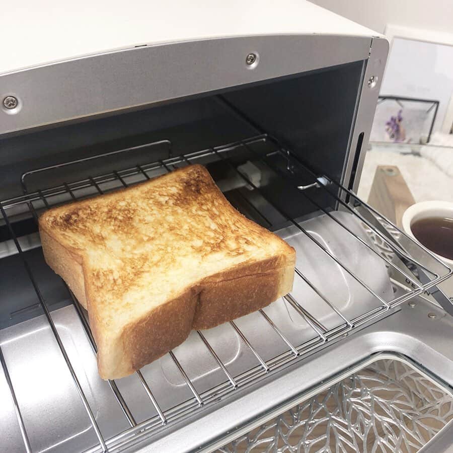 筒井愛実さんのインスタグラム写真 - (筒井愛実Instagram)「． @aladdin_jpn のトースター🥖 美味しい食パンライフの開幕🥳✨ ． #aladdin #toaster」5月24日 8時02分 - manamin_158cm