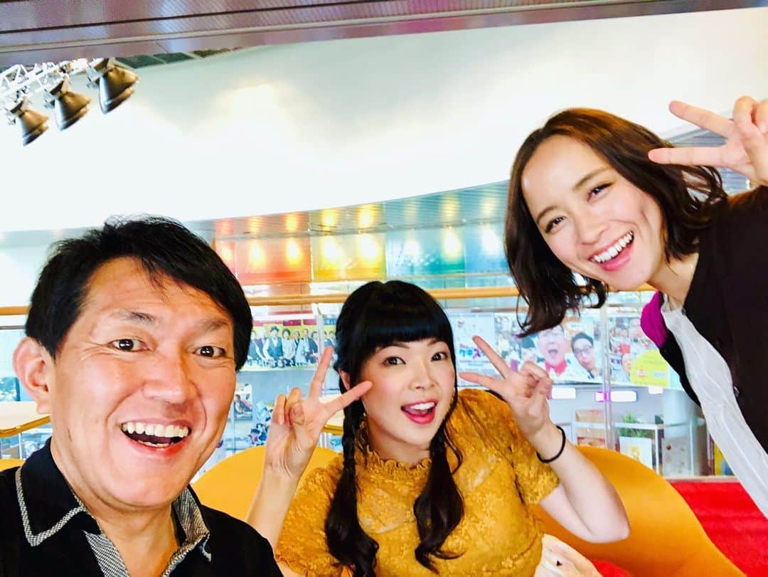 武田訓佳さんのインスタグラム写真 - (武田訓佳Instagram)「めちゃ色きれい💕 ・ Photo by 尾山しゃん🤗 ・ ・ #すまたん #zip #本番終わりの #反省会 #今週もありがとうございました #💕 #お天気 #お天気キャスター #デコ予報 #週末 #熱中症 #くれぐれもご注意ください😭」5月24日 8時04分 - kunika0117