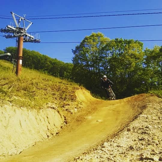 白馬岩岳スノーフィールドさんのインスタグラム写真 - (白馬岩岳スノーフィールドInstagram)「5/24 おはようございます。  今日も最高です！  カミカゼDHコース下部(TARO)、明日オープンです。 フレッシュですよ～！ 週末は岩岳MTBパークへ！  岩岳MTBパークオープン状況 天気: 晴れ  スキルアップエリア (初級者) オープン コンディション:ほどよく締まった土  岩岳の森クロスカントリー(中級者) オープン コンディション: ほどよく締まった土  マウンテンサイクリングコース(初級) オープン コンディション:ほどよく締まった土 ※一部雪解けのためウェット  アルプスDH(初級～中級) オープン コンディション: ほどよく締まった土  カミカゼDH(上級) オープン (上部のエリアのみ) コンディション: ほどよく締まった土 ※まだほとんどが整備の為クローズ  Iwatake MTB Park Condition & Status Weather: Sunny  Skill-up Area (beginner) OPEN CONDITION: Firm  Iwatake Forest Cross-country (intermediate) OPEN CONDITION: Firm  Mountain Cycling Course (beginner) OPEN CONDITION: Firm ※Some part wet due to snow melting  Alps DH (beginner-intermediate)  OPEN CONDITION: Firm ※Please be careful of small stones  Kamikaze  DH (advanced) OPEN (only upper area) CONDITION: Firm ※Mostly closed due to  maintenance.  #iwatakemtbpark #flowtrail #hakubavalley  #ridehakuba #mtbjapan  #japow  #jabrownpow  #japanpowder  #kamikazedh  #alpsdh  #moutaincycling」5月24日 8時14分 - hakuba_iwatake