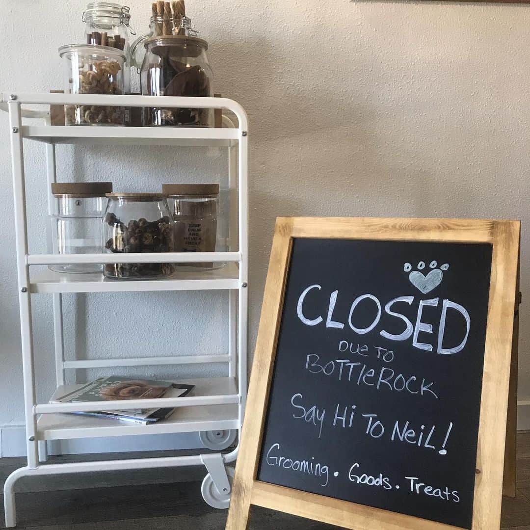 Dogs by Ginaのインスタグラム：「Hey @bottlerocknapa your impact in @napavalley is huge! But its not all good. While some small business thrive from tourist not all do. My business takes a big hit. I rely on locals and when your festival limits access to and from my location by closing down my street and taking up the public parking lot that is the only parking for my customers I have to close. 👋🏼 Just so you know, enjoy your weekend. And say hi to @neilyoungarchives !!」