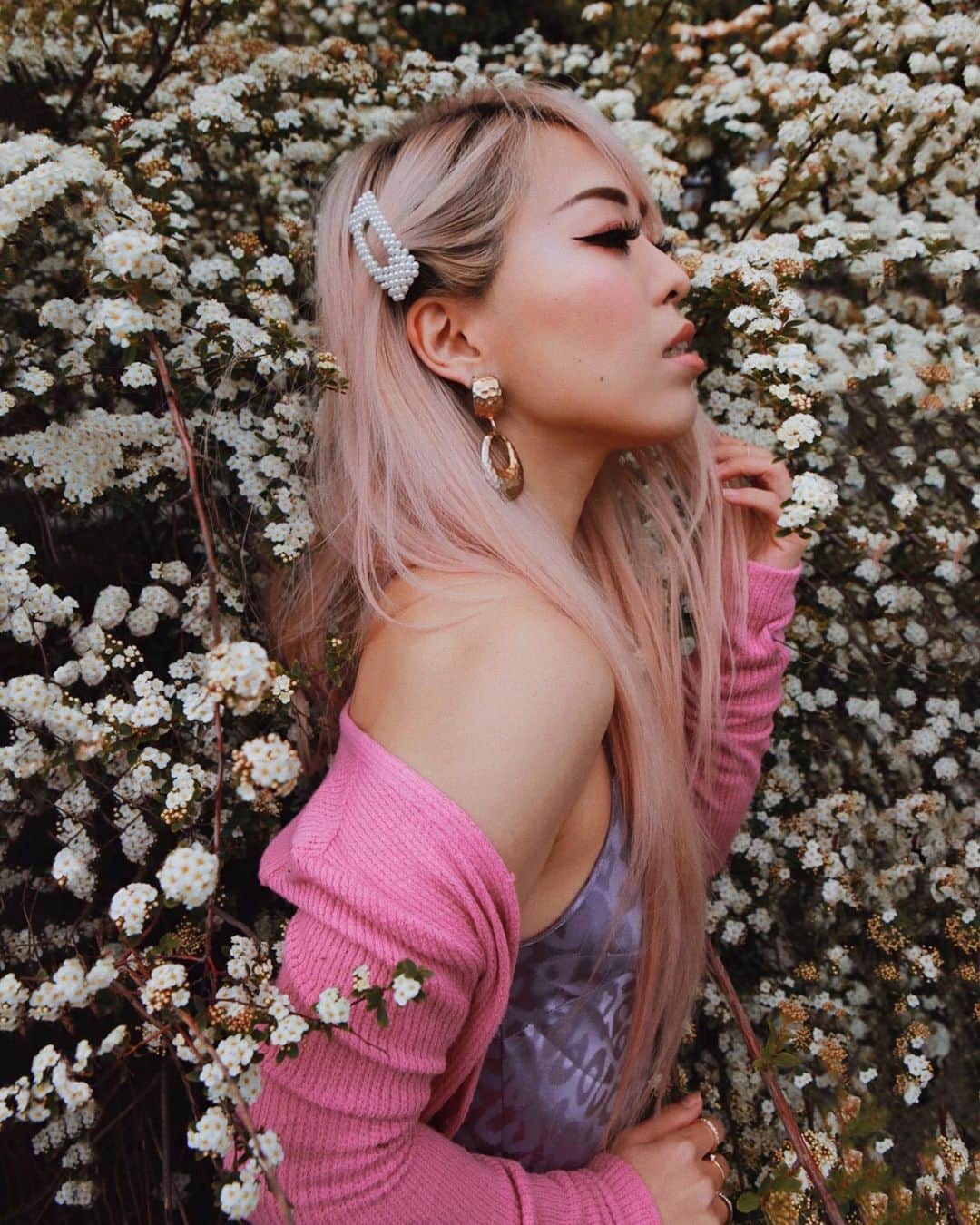 AikA♡ • 愛香 | JP Blogger • ブロガーのインスタグラム：「I suck at creative, dreamy, and catchy captions, so my favor for you is to caption this photo 🌿🦋🕊💕 ..... ▸ 📷: @oscar_mwaba」