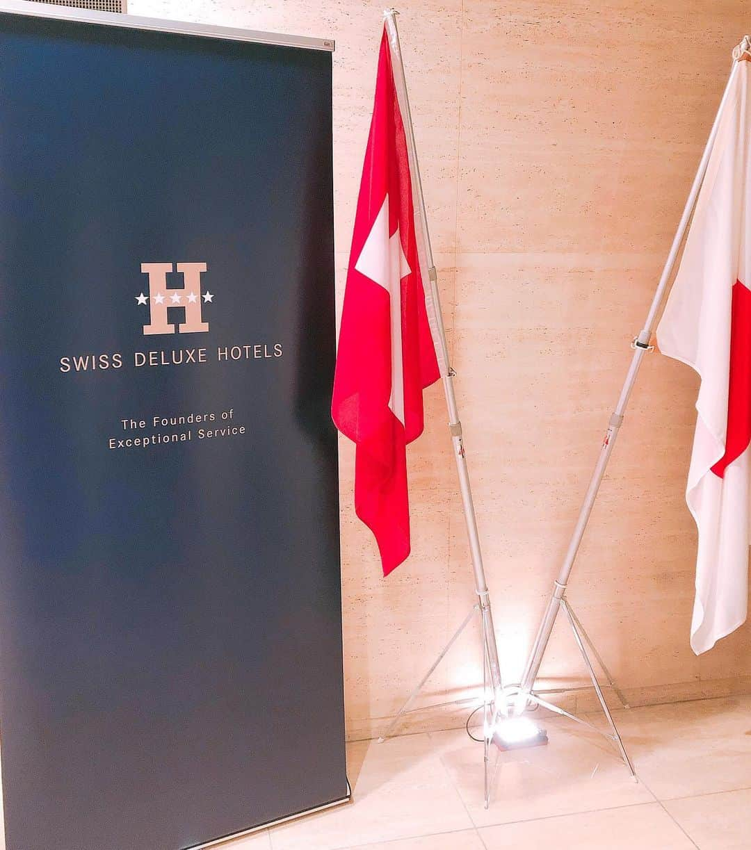 大出千尋さんのインスタグラム写真 - (大出千尋Instagram)「. “A Dip in Switzerland” Reception Party🇨🇭🇨🇭🇨🇭 . . #inlovewithswitzerland  #swissdeluxehotels  #lafonduetokyo  #スイス#スイス大使館  @lafonduetokyo」5月24日 8時17分 - chihiro_1208_offi