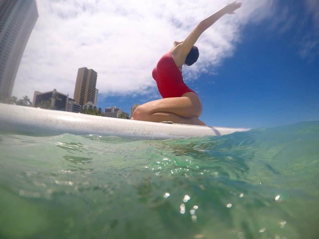 犬童美乃梨さんのインスタグラム写真 - (犬童美乃梨Instagram)「hello🤙🏻🏝 today's off✌🏻 surfing day 🏄‍♀️ . . #Hawaii #aloha  #surfing #sea  #japanesegirl  #bikinigirl #bikinimodel #gravure #gravuremodel  #gravureidol #red」5月24日 8時21分 - minudo