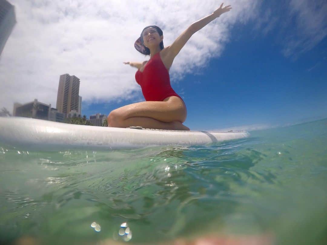 犬童美乃梨さんのインスタグラム写真 - (犬童美乃梨Instagram)「hello🤙🏻🏝 today's off✌🏻 surfing day 🏄‍♀️ . . #Hawaii #aloha  #surfing #sea  #japanesegirl  #bikinigirl #bikinimodel #gravure #gravuremodel  #gravureidol #red」5月24日 8時21分 - minudo