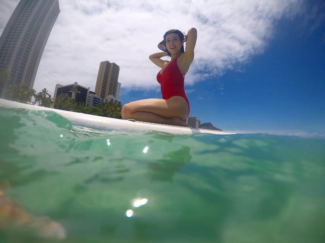 犬童美乃梨さんのインスタグラム写真 - (犬童美乃梨Instagram)「hello🤙🏻🏝 today's off✌🏻 surfing day 🏄‍♀️ . . #Hawaii #aloha  #surfing #sea  #japanesegirl  #bikinigirl #bikinimodel #gravure #gravuremodel  #gravureidol #red」5月24日 8時21分 - minudo