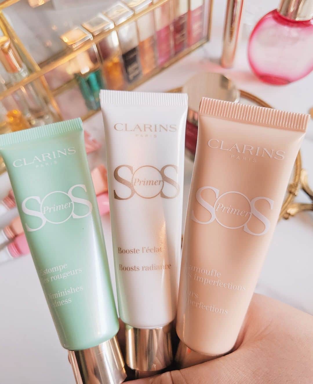 CLARINSさんのインスタグラム写真 - (CLARINSInstagram)「Why pick just one? SOS Primers mix and match to color correct and perfect all your skin concerns for a dewy, fresh-faced look in a flash 💕#MakeupHeroes #ClarinsMakeup 📷: @agoodskinday」5月24日 8時25分 - clarinsusa