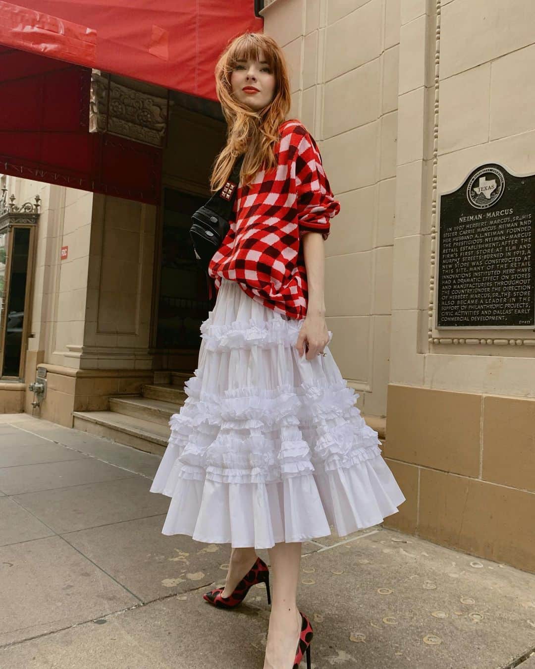 ジェーン・アルドリッジのインスタグラム：「@commedesgarcons and @mollygoddard, my happy clothes! ❤️👏❤️」