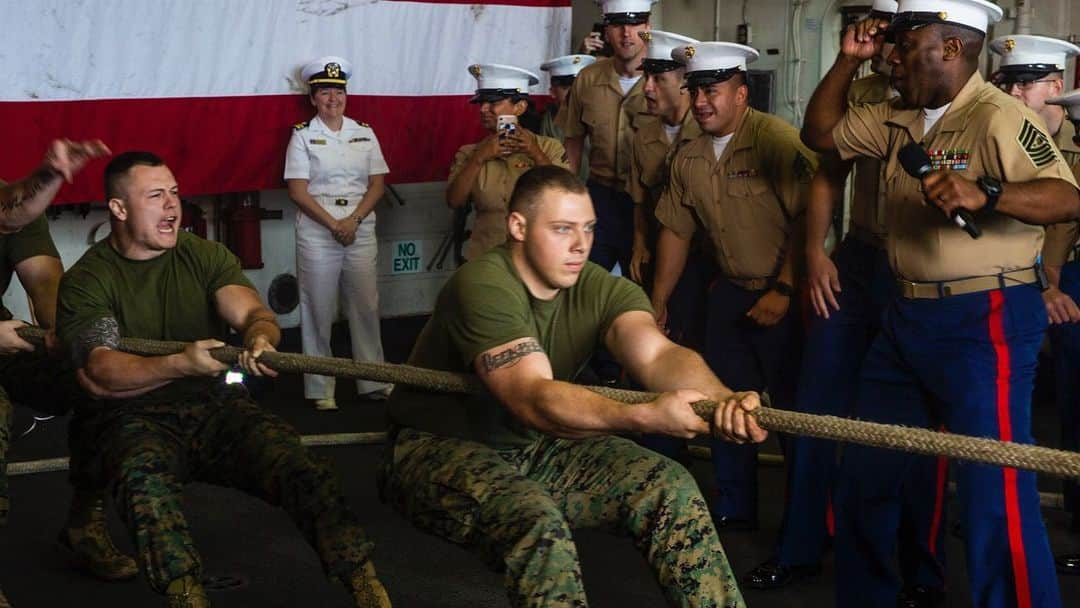 アメリカ海兵隊さんのインスタグラム写真 - (アメリカ海兵隊Instagram)「Today, Marines from @marinebarrackswashington beat the @usnavy in a tug of war competition during @fleetweeknyc. Sgt. Maj. of the Marine Corps Ronald Green celebrated their victory. Ooh-rah, Marine Corps! (U.S. Marine Corps photos by Cpl. Jered T. Stone)  #BringHomeTheW #Win #BeatNavy #MarineCorps #Marine #NYC #FWNY」5月24日 8時54分 - marines