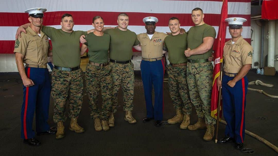 アメリカ海兵隊さんのインスタグラム写真 - (アメリカ海兵隊Instagram)「Today, Marines from @marinebarrackswashington beat the @usnavy in a tug of war competition during @fleetweeknyc. Sgt. Maj. of the Marine Corps Ronald Green celebrated their victory. Ooh-rah, Marine Corps! (U.S. Marine Corps photos by Cpl. Jered T. Stone)  #BringHomeTheW #Win #BeatNavy #MarineCorps #Marine #NYC #FWNY」5月24日 8時54分 - marines