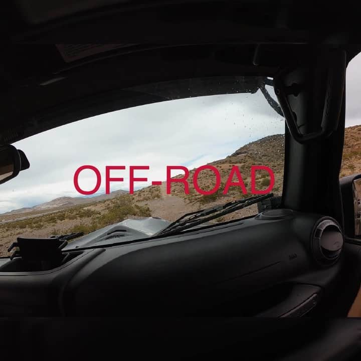 ユ・ヨンソクのインスタグラム：「25년지기 친구와 #lasvegas 에서 #offroad 👍🏽」