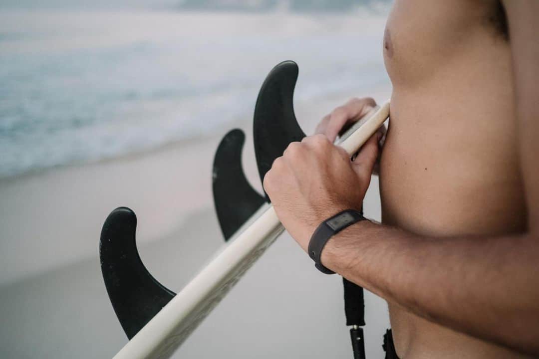 のインスタグラム：「@osklen cria o design da pulseira Santander Pass Osklen de pagamento por aproximação. Fabricada com material hipoalergênico à prova d’água, o gadget está disponível nas cores âmbar, prata e preta, pelo app Santander Way. Saiba mais: santander.com.br/osklen」