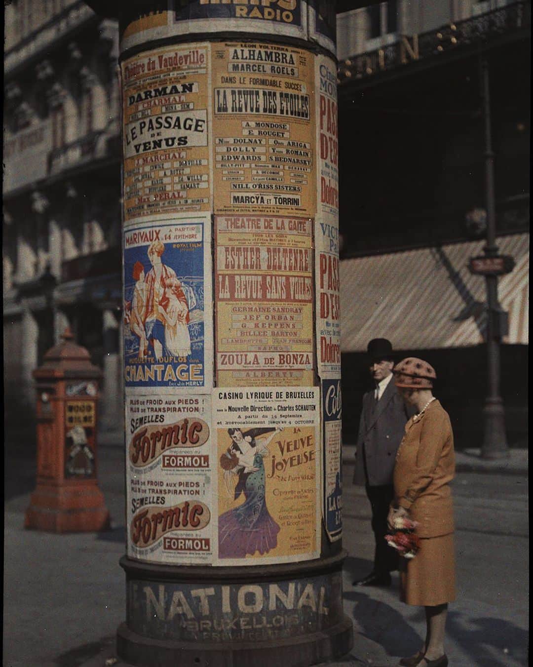 National Geographic Creativeさんのインスタグラム写真 - (National Geographic CreativeInstagram)「Photo by Paul G. Guillumette | Locals glance at a bulletin board full of advertisements near De Brouckère Square in Brussels, Belgium. #ThrowBackThursday #Vintage #Belgium」5月24日 9時03分 - natgeointhefield