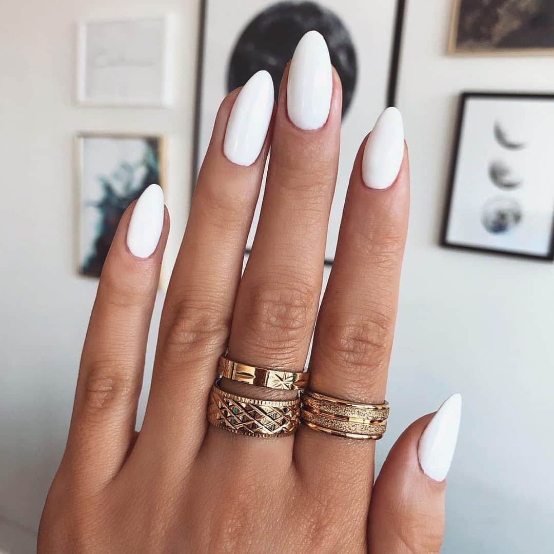 OPIさんのインスタグラム写真 - (OPIInstagram)「Who’s wearing white this weekend? We know you are @klaudiabadura ! #AlpineSnow #OPIObsessed #coloristheanswer #whitenails #memorialday #nailpolish #holidaynails #nails #notd #manicure #gelnails #longnails」5月24日 9時09分 - opi