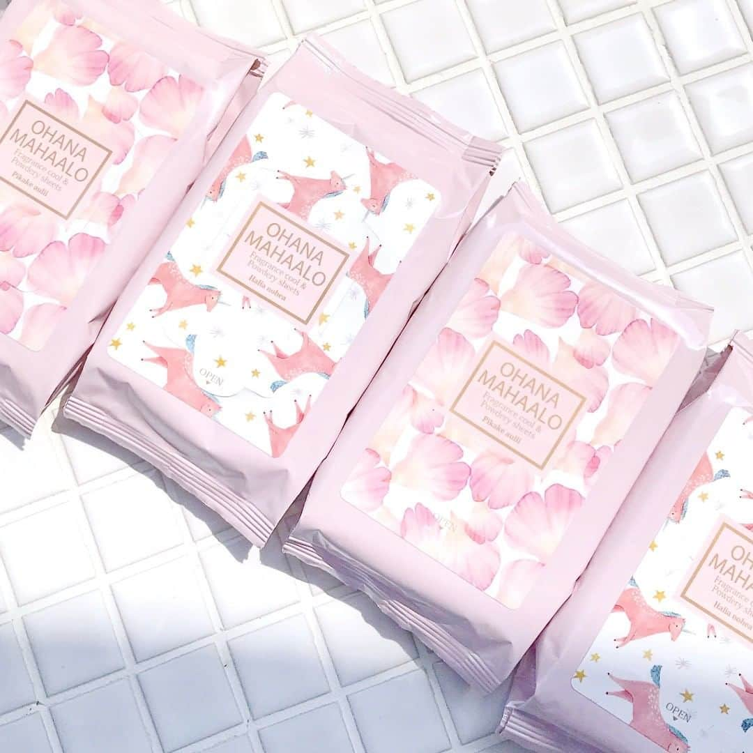 FRAGRANCYさんのインスタグラム写真 - (FRAGRANCYInstagram)「💗New~💗 Fragrance cool & Powdery sheets✨👙🚿﻿ ﻿ 汗ばむ季節🌞💦﻿ #オハナマハロ からいつでも全身さらさら〜﻿ ボディーシートが新登場😍﻿ ﻿ 拭きとった瞬間みずみずしく、﻿ シャワーを浴びたような爽快感と﻿ 香りに包まれるボディ用の拭きとりシート💗﻿ ﻿ 腕、首、胸もと、背中、脚など全身に使えて、﻿ 気になるニオイ・汗をスッキリ拭きとります。﻿ ﻿ さらさらパウダー配合でひんやり🍧さらさら素肌😍﻿ ﻿ ✨👙🚿✨👙🚿✨👙🚿✨👙🚿✨👙🚿✨👙🚿﻿ ﻿ #ohanamahaalo #fragrance #bodysheet ﻿ #フレグランス #ボディシート #サラサラ ﻿ #ピカケアウリィ #ハリーアノヘア ﻿ #pikakeaulii #halianohea ﻿ #汗 #拭きとりシート #汗かき #夏  #数量限定 #パケ買い #購入品 #ボディーシート  #いい匂い  #女子力高め  #女子力向上委員会 #浴衣  #ベタベタ #さっぱり #映えコスメ」5月24日 9時13分 - fragrancy_online