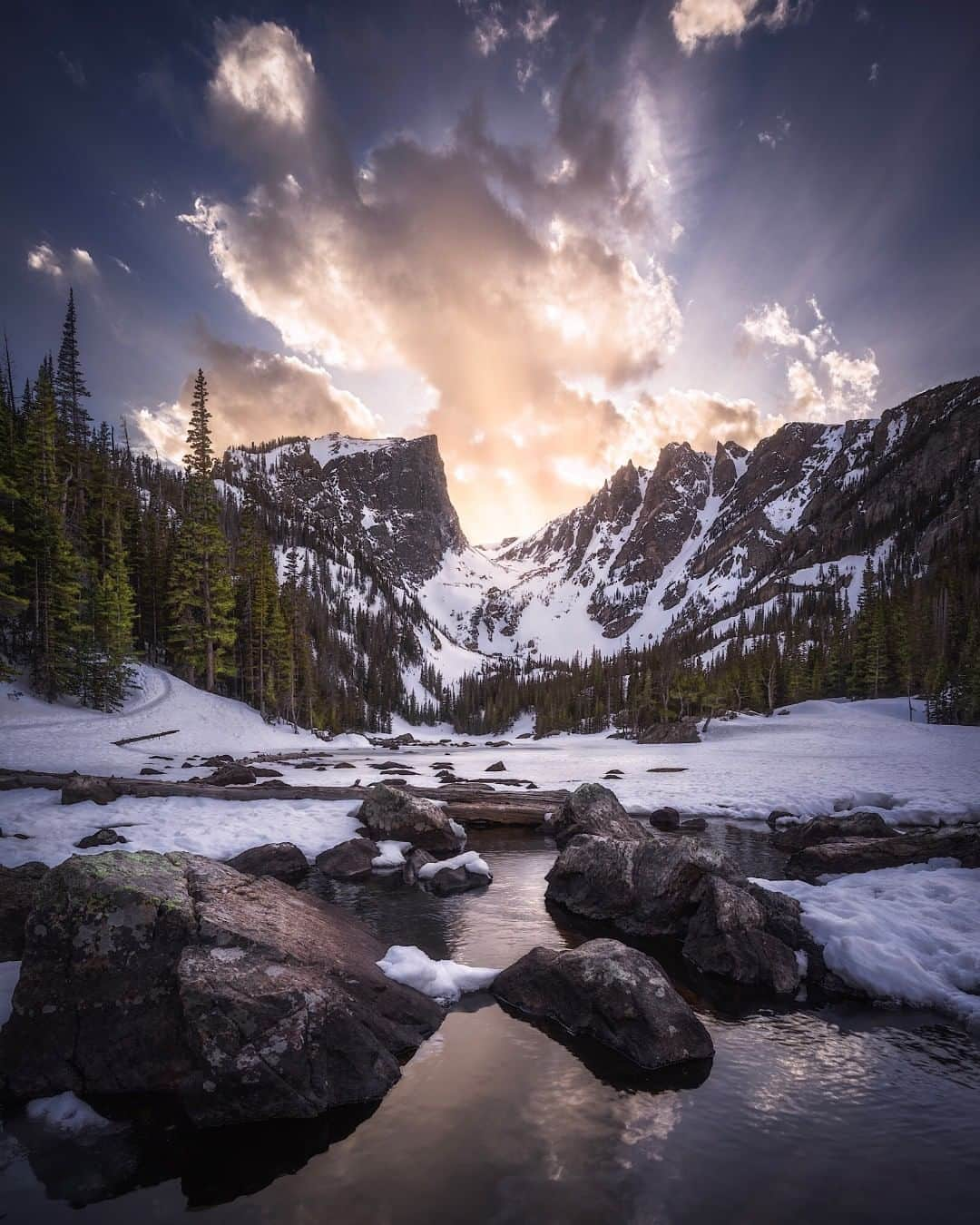 アメリカ内務省さんのインスタグラム写真 - (アメリカ内務省Instagram)「One of the most iconic views at #RockyMountain #NationalPark in #Colorado, Dream Lake is finally emerging from its winter freeze. There is still a lot of snow on the trail, but careful hikers can enjoy the sight of open water and the sun setting over the mountains. Clearly, it is not safe to walk on the remaining ice crusted over the park’s thawing lakes. A safe visit is a fun visit. Photo courtesy of Ben Strauss (@benstraussphotography). #RMNP #travel #FindYourPark #usinterior」5月24日 9時15分 - usinterior