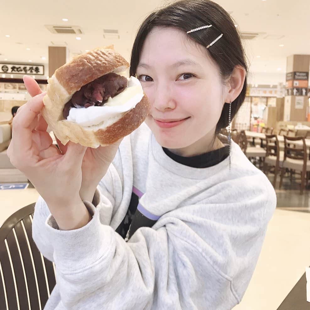 森貴美子さんのインスタグラム写真 - (森貴美子Instagram)「あんこ、バター、生クリームって最強✨ 何よりこれらを挟んでいる食パンが美味しかった❤️ #パン #最強パン #あんこ  #バター #生クリーム #일본모델  #メガネの跡が #消えない #すっぴん」5月24日 9時15分 - morikimi_morikimi