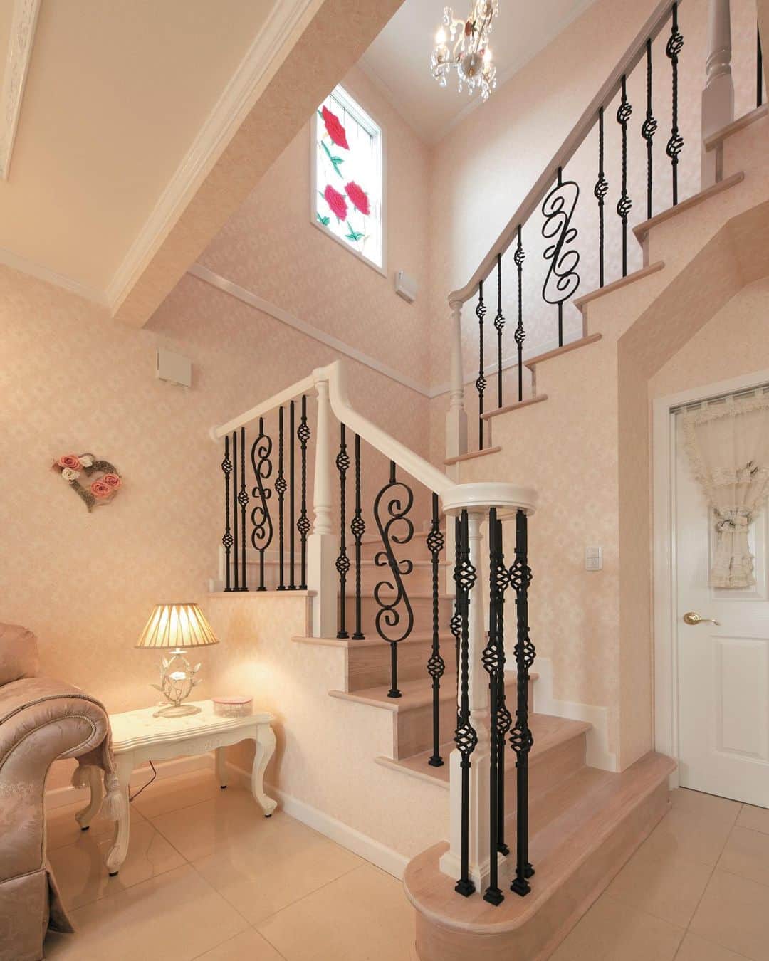 岡谷ホームズ株式会社さんのインスタグラム写真 - (岡谷ホームズ株式会社Instagram)「空間にも癒されるエステサロン ・ ・ ・ 階段吹抜け✨ アイアン手すりのエレガントなデザインが空間に映えます。 ・ ・ 薔薇🌹空間にも癒されるエステサロン ・ ・ ・ 開放感のある階段吹抜け✨ アイアン手すりのエレガントなデザインが空間に映えます。 ・ ・ ・ プロフィール「@okayahomes」より、ウェブサイト www.okaya-homes.co.jp へのリンクができます。 施工事例やオーナー様からいただいた貴重なお言葉、スタッフブログも掲載しています！ぜひご覧ください😊 エアコンではない新しい選択「光冷暖」のご体感は、モデルハウスへ！ ・ ・ ・ #岡谷ホームズ #okayahomes #家族が健康で快適に暮らせる家🍀 #施工事例 #四季を通して清々しく #輸入住宅 #注文住宅 #八事ハウジング #名古屋 #愛知県 #三重県 #岐阜 #home #myhome #design #interior #エステサロン #アイアン階段手すり #エレガントインテリア #吹き抜け #ステンドグラス #家 #家づくり #暮らしを楽しむ #丁寧な暮らし #Instagood #こだわりの家」5月24日 9時20分 - okayahomes