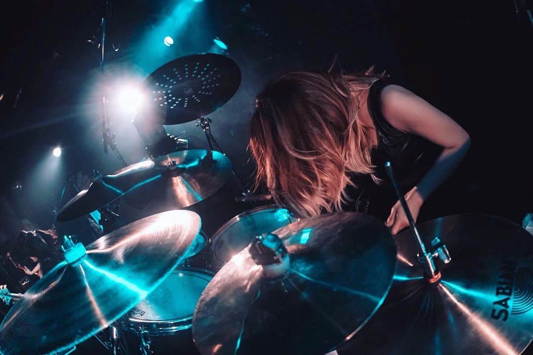 Marinaさんのインスタグラム写真 - (MarinaInstagram)「Aldious Tour 2019 “Evoke”  明日から甲府・長野公演です。 甲府公演はR!Nちゃん、長野公演はSAKIちゃんをゲストボーカルにお迎えします！お楽しみに♩ . #Aldious #AldiousMarina #アルディアス #drummer #drums #dwdrums #sabian #vicfirth #myperfectpair #music #metal #instagood #ドラム #ドラマー」5月24日 18時49分 - aldiousmarina