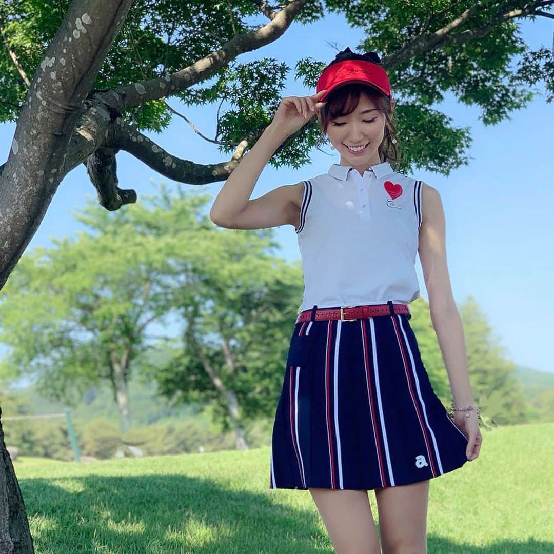 美波千夏さんのインスタグラム写真 - (美波千夏Instagram)「🌈 🌈 🌈 🌈 お疲れちゃんです🥳今日は花金ですね！みんなは飲みに行くのかな？🍻こんなこと書いてたら飲みたくなってきちゃったぞ💦💦 . 今日は都内でゴルフの撮影でした⛳️ストーリーしてるから見てね❤️また改めて告知します！ . 昨日の宍戸ラウンドのウェアは @archivio.official です❤️このコンビ可愛かったです！コーデの参考にぜひー🙌💕 . ゴルフと言えば！2019年6月6日〜9日に宍戸ヒルズカントリークラブで開催される『日本ゴルフツアー選手権 森ビルカップ⛳️』観にいらっしゃる方いますか？挙手ー🙋‍♂️🙋‍♀️ 来るなら観戦バスツアーがオススメです❤️六本木ヒルズ・東京駅から往復バス送迎＋チケット付きです！バスなら運転しなくていいのでお酒も飲める🥺🍻笑 眠かったら寝れるし！💤 詳しくはスクロールして見てね👆≡👆 . . . . . . . . . .  #日本ゴルフツアー選手権SNSアンバサダー #日本ゴルフツアー選手権 #森ビルカップ #宍戸ヒルズカントリークラブ #宍戸ヒルズCC #日本ゴルフツアー選手権森ビルカップShishidoHills #jgto #アルチビオ」5月24日 18時51分 - chinatsu_minami