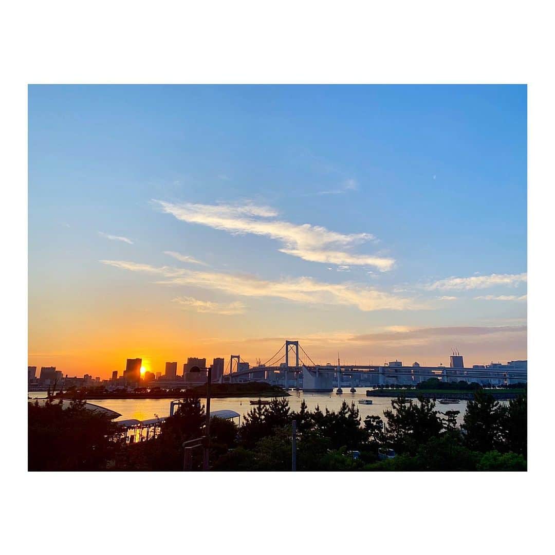 古川美有さんのインスタグラム写真 - (古川美有Instagram)「一気に癒された瞬間✨ #夕日 #レインボーブリッジ #今日もおつかれさまでした #sunset #rainbowbridge #tokyo #haveaniceweekend」5月24日 19時01分 - miyukogawa