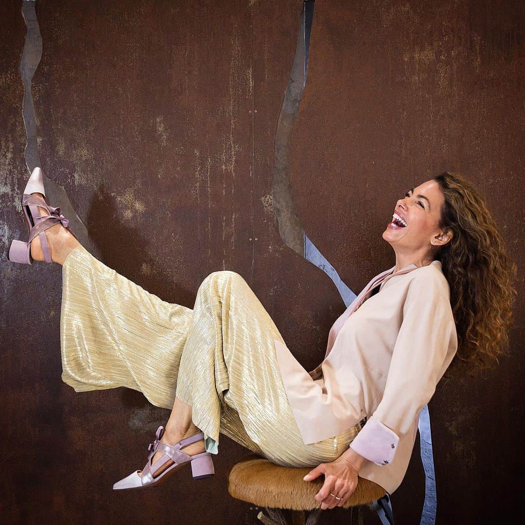 エンリーベグリンのインスタグラム：「Life is better when you’re laughing  #henrybeguelin#suede#jacket#shirt#shoes#handmade#vegetaltannedleather#orchidea#nudo#colors#instalike#」