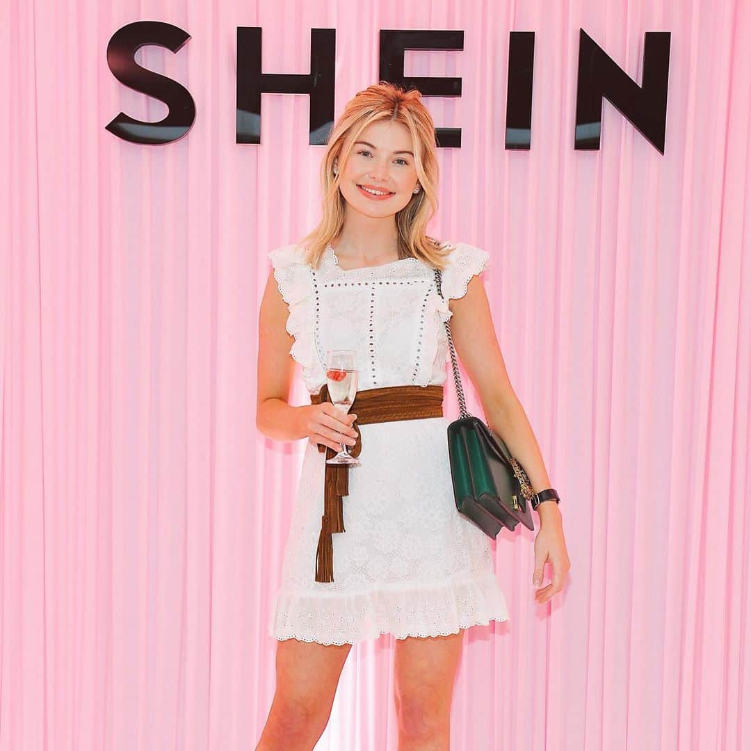 SHEINさんのインスタグラム写真 - (SHEINInstagram)「#SHEINtakesLondon #MeetSHEIN 💖WE’RE OPEN💖 Come and shop our summer collection in our Oxford Circus pop up Store! 🌞 We have all sizes available, swimwear, accessories, giveaways, discounts and more! We’re only here today & tomorrow so be quick 🌴🙌🏼 🛍 🇬🇧 Address: 67 Great Titchfield Street, London, W1W 7PT Open: 24th & 25th May 10am-8pm」5月24日 19時16分 - sheinofficial
