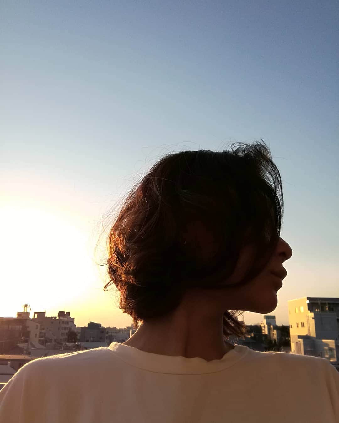脇田恵子さんのインスタグラム写真 - (脇田恵子Instagram)「気持ちのいい陽だったよ。 どこか辺鄙な景色のきれいなところ行きたいな🙄。 髪の毛パーマ当てたい🤔」5月24日 19時16分 - keiko_wakita3