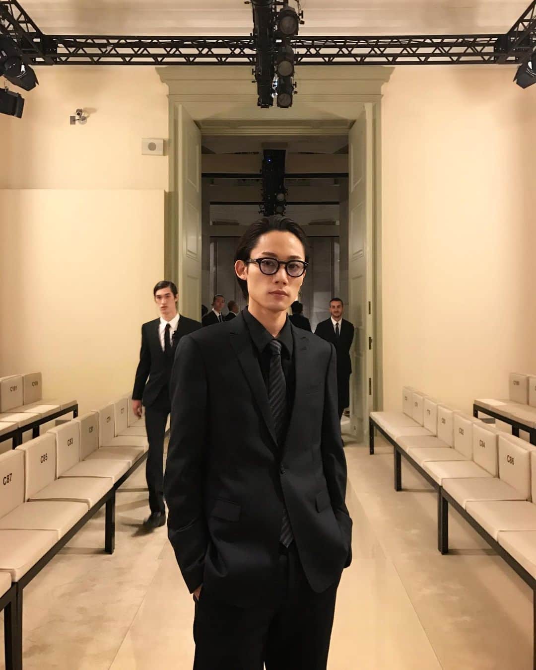 花沢将人のインスタグラム：「🏛🏛🏛 #cruisecollection2020 #giorgioarmani @armani」