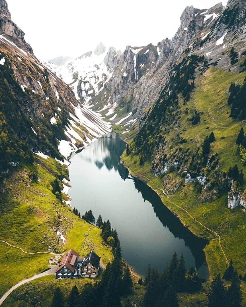 Discover Earthさんのインスタグラム写真 - (Discover EarthInstagram)「Fälensee is a small lake in the Alpstein range of the canton of Appenzell Innerrhoden, Switzerland. Surrounded by beautiful Swiss mountains it is the perfect photo opportunity, what a landscape ! 🏔🇨🇭 Have you ever been to Switzerland ? Who would you want to go there with ? — 📍#DiscoverSwitzerland — 📸 Photo by @intohimoni」5月24日 19時33分 - discoverearth