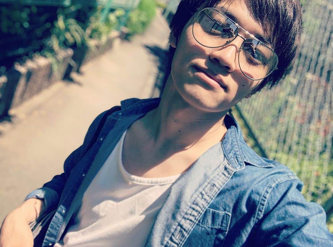 佐伯恵太のインスタグラム：「珍しくサングラス🕶 今日は舞台『ドブ恋10』観劇からの、オーディションでした！ そして今夜はNHK BS時代劇『大富豪同心』第3話の放送です✨毎週の楽しみなのです😎 #舞台 #観劇 #下北沢 #大富豪同心 #オーディション」