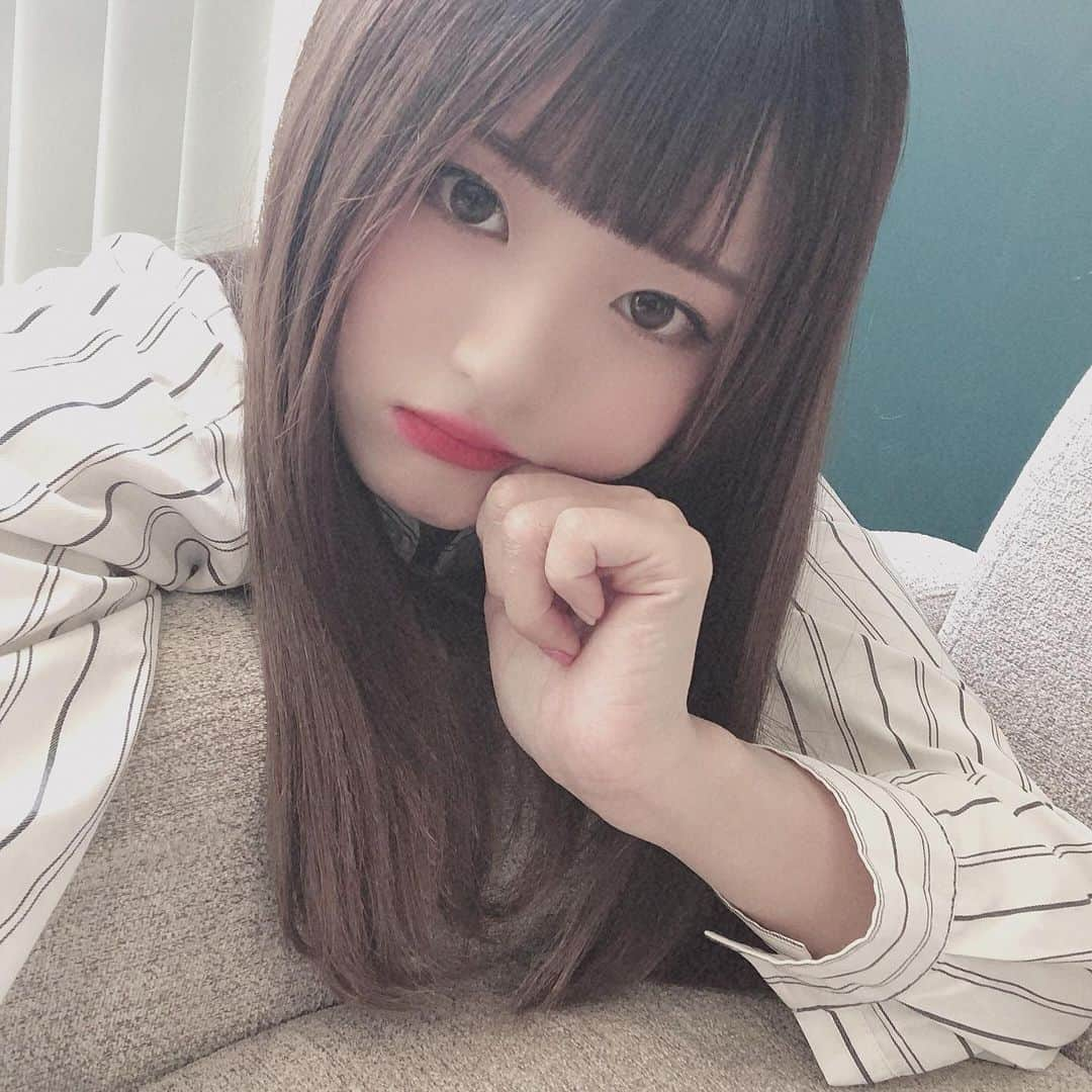 ゆるもちのインスタグラム：「흥 . 前髪伸びたんじゃなくて巻いてないだけ(^○^) 巻いたら一気に眉上！早く伸びてェ」