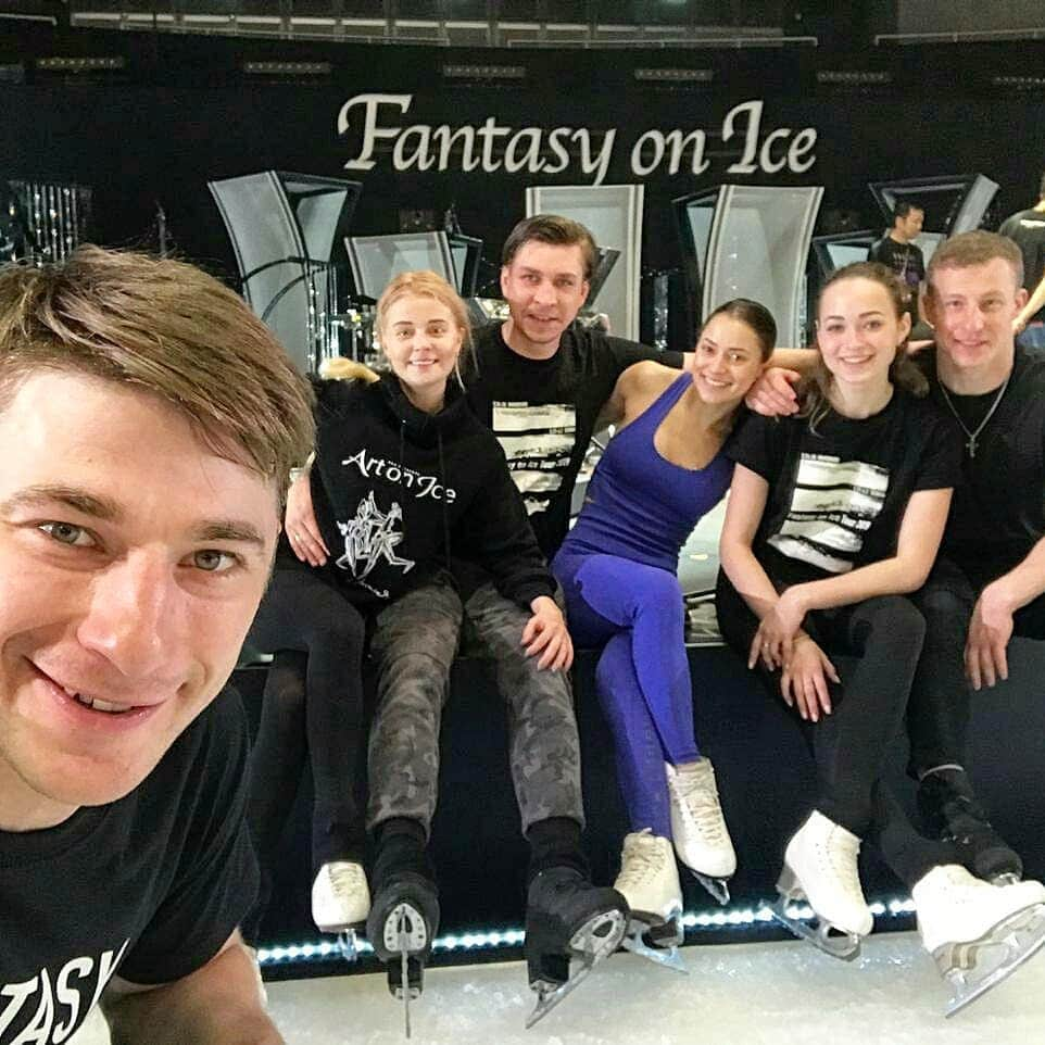 アレクセイ・ロゴノフさんのインスタグラム写真 - (アレクセイ・ロゴノフInstagram)「Today we start "Fantasy on ice" tour.👏🇯🇵 The best audience of the planet! . . .  #АлексейРогонов #УстимкинаРогонов #АлинаЗагитова #fantasyonice #zagitova #hanyuyuzuru #yuzuruhanyu #Holidayonice #artonice #ЕвгенияМедведева #satokomiyahara #shizukaarakawa #stephaneLambiel #evgeniPlushenko #rikakinira ##johnyweir #javierFernande_ #elizavetatuktamysheva #cappelinilanotte #japan #юзуруханю #UstimkinaRogonov」5月24日 19時58分 - rogonov_alex