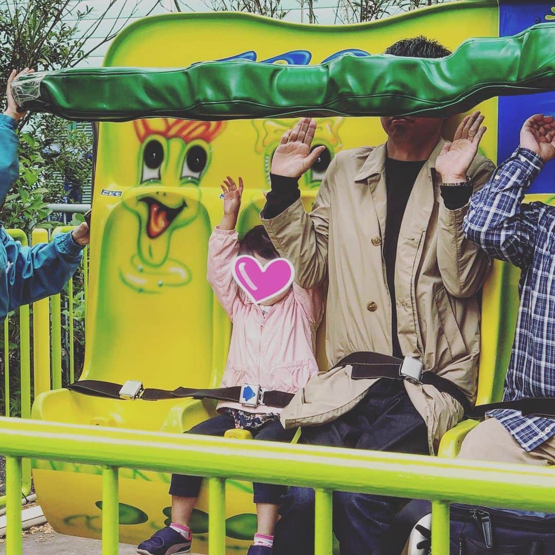 中澤聡太さんのインスタグラム写真 - (中澤聡太Instagram)「. 先日のお休みは家族で遊園地。  安全バーが上がります。 両手をお上げください🎤  #いやな予感はしたけど #しっかり #がっつり #挟まるヤツ #最高の休日」5月24日 19時50分 - sota_nakazawa