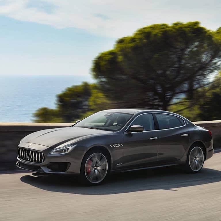 Maserati Japan | マセラティ ジャパンのインスタグラム：「大胆でありながら気品を放つクアトロポルテのスタイル。マセラティがレースで培ってきた機能性と、エレガントなデザインを纏うボディを組み合わせ、唯一無二のラグジュアリーセダンを生み出しました。 #Maserati #マセラティ  #MaseratiJapan #マセラティジャパン #Quattroporte #クアトロポルテ」