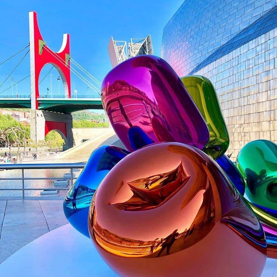 Lonely Planetさんのインスタグラム写真 - (Lonely PlanetInstagram)「This week's #lonelyplanet regram comes from @llty.eats.travels who took this striking shot at the Guggenheim Museum, #Bilbao. Shimmering titanium Museo Guggenheim Bilbao is one of modern architecture's most iconic buildings. It played a major role in helping to lift Bilbao out of its postindustrial depression and into the 21st century – and with sensation. It sparked the city’s inspired regeneration, stimulated further development and placed #Bilbao firmly in the international art and tourism spotlight. — Every week we regram a shot from our community. Tag yours with #lonelyplanet for a potential feature!」5月24日 19時58分 - lonelyplanet