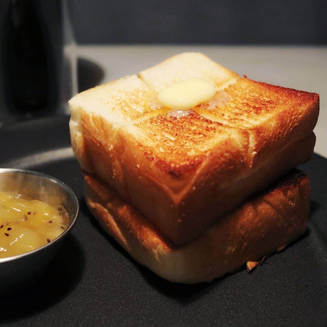 ミスター黒猫（黒猫仙人）のグルメインスタ