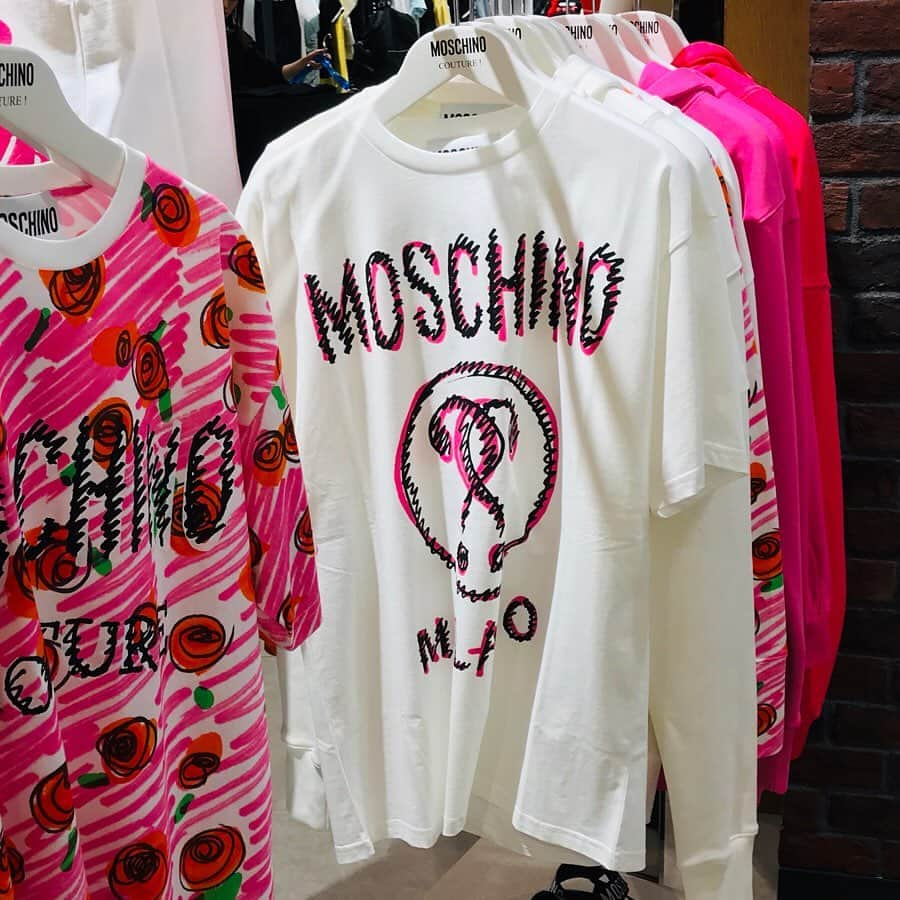 HANKYU.MODEさんのインスタグラム写真 - (HANKYU.MODEInstagram)「MOSCHINO TSHIRT COLLECTION At 3Ｆ MODE  #Hankyu #HANKYUMODE #umedahankyu #阪急うめだ本店 #うめだ阪急 #阪急百貨店 #osaka #umeda #mode #moschino #モスキーノ #tshirt #tシャツ」5月24日 20時01分 - hankyumode