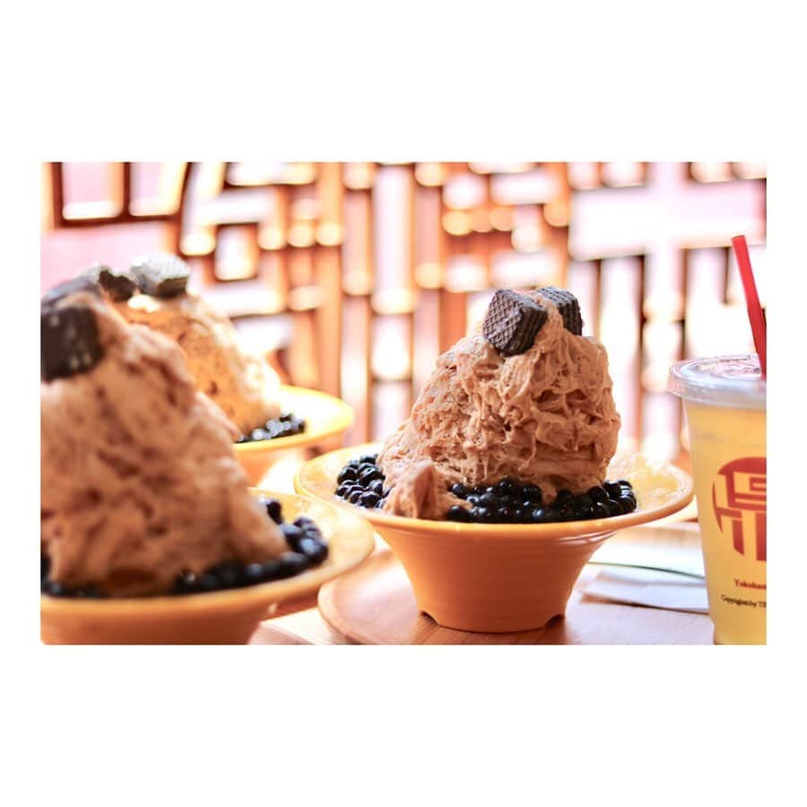 *✭ᏋണᎥ✭*さんのインスタグラム写真 - (*✭ᏋണᎥ✭*Instagram)「ㅤㅤㅤㅤㅤㅤㅤㅤ ㅤㅤㅤㅤㅤㅤㅤㅤ 昨日は崇拝している🥺❤️ @happy_acoaco ちゃんと、 ㅤㅤㅤㅤㅤㅤㅤㅤ  愛しの←🥺❤️ @nanapanda517 ちゃんと 横浜デート♥️ ㅤㅤㅤㅤㅤㅤㅤㅤ ミルクティーかき氷(タピオカ入り) これがめっちゃ美味しかった😋❤️ ㅤㅤㅤㅤㅤㅤㅤㅤ パンダまん🐼かわいいから 食べずにお持ち帰り←😂👍 ㅤㅤㅤㅤㅤㅤㅤㅤ 来月は鎌倉浴衣デート企画中👘💕 ㅤㅤㅤㅤㅤㅤㅤㅤ 三枚目、撮影してるとこ 後ろから隠し撮りされてるやつ😂❤️ ㅤㅤㅤㅤㅤㅤㅤㅤ 3人で撮った写真は また別でpostしちゃおー🥰💕 ㅤㅤㅤㅤㅤㅤㅤㅤ  昨日はTシャツをdenimにin してたんだけど、 中に @gyugyugyu_lme 履いてるの💕 ㅤㅤㅤㅤㅤㅤㅤㅤ #骨盤ショーツ ←その名の通り ぎゅーっと締め付けて骨盤しっかりサポートしてくれる❤︎ ㅤㅤㅤㅤㅤㅤㅤㅤ ㅤㅤㅤㅤㅤㅤㅤㅤ」5月24日 20時11分 - emiliopucci__