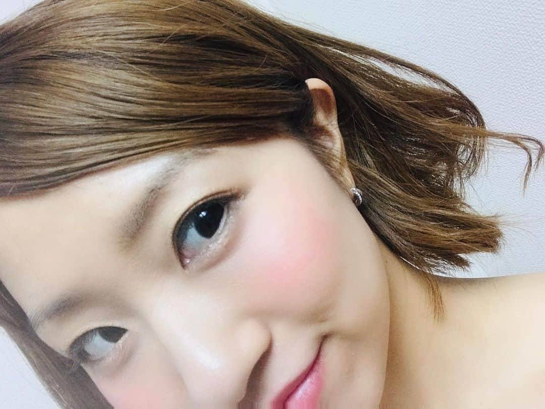 津田菜都美さんのインスタグラム写真 - (津田菜都美Instagram)「* ちょっと大人ぶった感。笑 ネイルちぇ～んじ💅もぉ夏だね😎🏖💜🐬 purple×sky blue☻marbleネイル🍭 * #ヘアスタイル#巻き巻き#ゆるカール#ネイル#nail#夏ネイル#ネイルデザイン#スカイブルー#パープルネイル#マーブルネイル」5月24日 20時12分 - tsuda_723_official