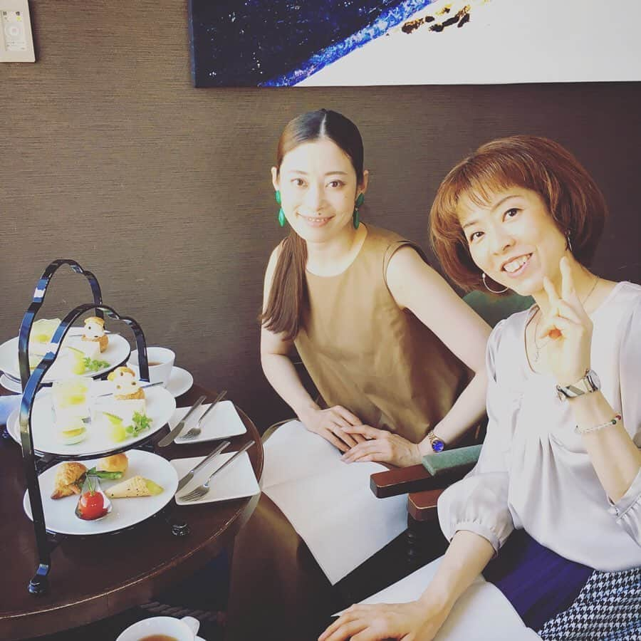 珠洲春希さんのインスタグラム写真 - (珠洲春希Instagram)「滞在中、ひょっこりな時間が出来たので、束の間のティータイムを。 アフタヌーンティーなんて、いつぶりでしょうか😭 大好きな友に会えた幸せな時間☺️ #仕事 #アフタヌーンティ #親友」5月24日 11時17分 - harukisuzu54