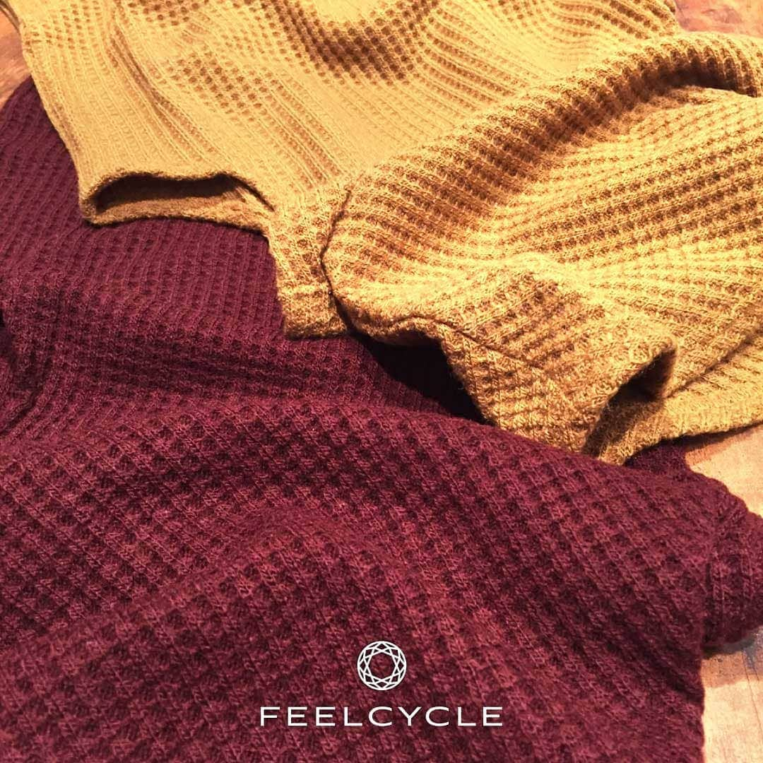 FEELCYCLE (フィールサイクル) さんのインスタグラム写真 - (FEELCYCLE (フィールサイクル) Instagram)「. ◆Apparel Information◆ . DIFFERENTLYモデルのLady'sトップスの発売が決定！5/24(Fri)から表参道のDIFFERENTLY(@differently.official)で先行発売。 5/26(Sun)からはFEELCYCLEの一部スタジオで限定販売いたします。 いち早くチェックしたい方は表参道DIFFERENTLYへ是非お越しください！ . ＜5/26(Sun)販売商品＞ . ■Lady's タートルノースリーブニット ￥11,880（本体価格¥11,000） SIZE:S,M  COL:RED,BEG 取扱いスタジオ：RPG/GNZ/SDM/KHM/IKB/OMS/KSG/YKH/UMDC/UMDW/NGY/TKM//FTJ/HKT . #feelcycle #フィールサイクル #feel #cycle #mylife #morebrilliant #itsstyle #notfitness #暗闇 #バイクエクササイズ #フィットネス #ジム #45分で約800kcal消費 #滝汗 #ダイエット #デトックス #美肌 #ストレス解消 #リラックス #集中 #音楽とひとつになる #differently」5月24日 11時19分 - feelcycle_official