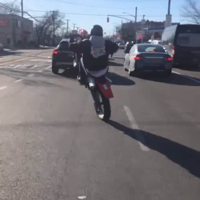 ファンクマスター・フレックスのインスタグラム：「@leekydabikestar out here in these streets!!!!」