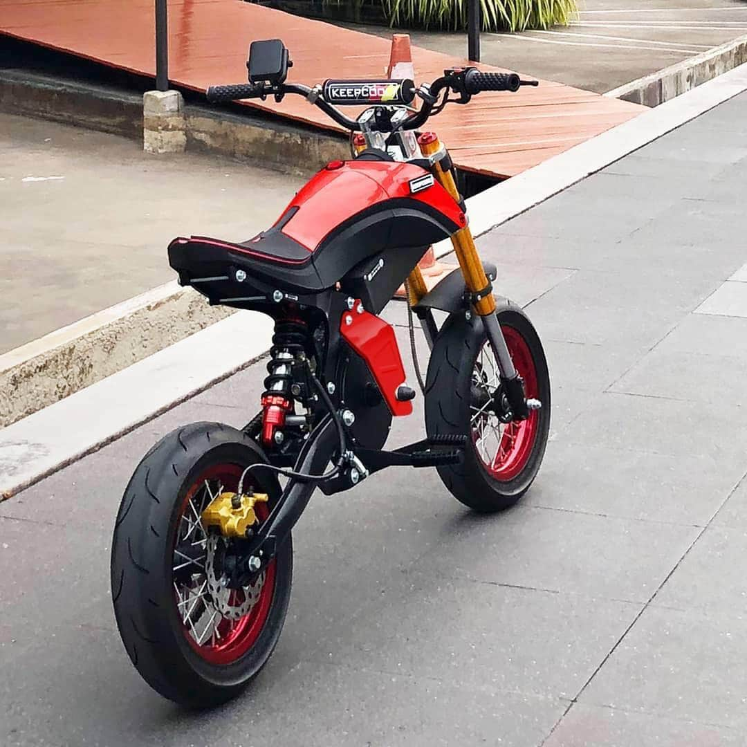 epidemic_motorsさんのインスタグラム写真 - (epidemic_motorsInstagram)「Awesome ⚡ DIY  hub mid-drive electric motorcycles by @andy_keepcool . Via @evnerds . . . . . . . . Ignore the tags: . .#designlovers #motocicleta #bikestagram #cicle #motolifestyle #motolife #bikelife #bikelifestyle#motorbike #mtb #dh #wheeliewednesday #senditsunday #whipitwednesday  #downhill  #fullsuspension #fatbike #epidemicmotors #epidemic_motors #mountainbikelife #ebike #downhill4ever #downhill4life #bikeswithoutlimits #ebike #fullsquish」5月24日 11時39分 - epidemic_motors